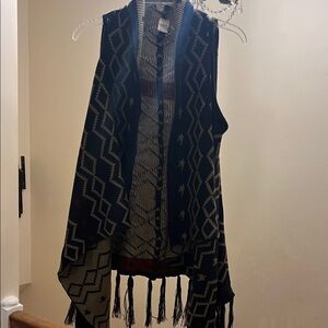 Womens Black & Cream Geometric Open Front Fringe Vest